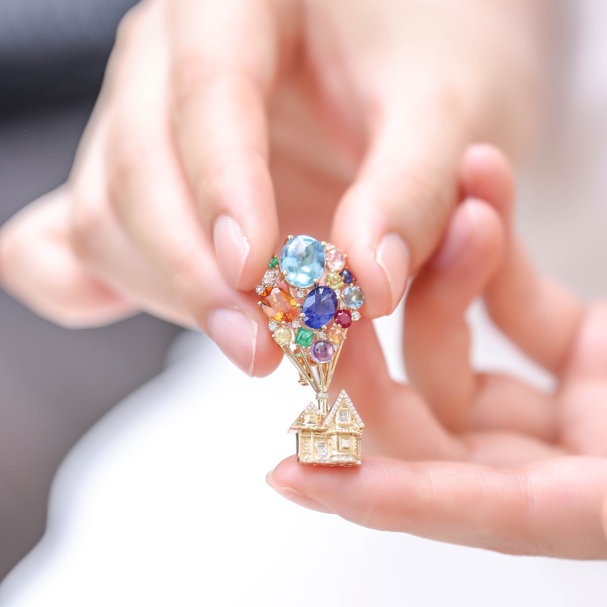 Vintage Elegance Collection Brooch Color Sapphire 18K - Twinkle Moon Jewelery