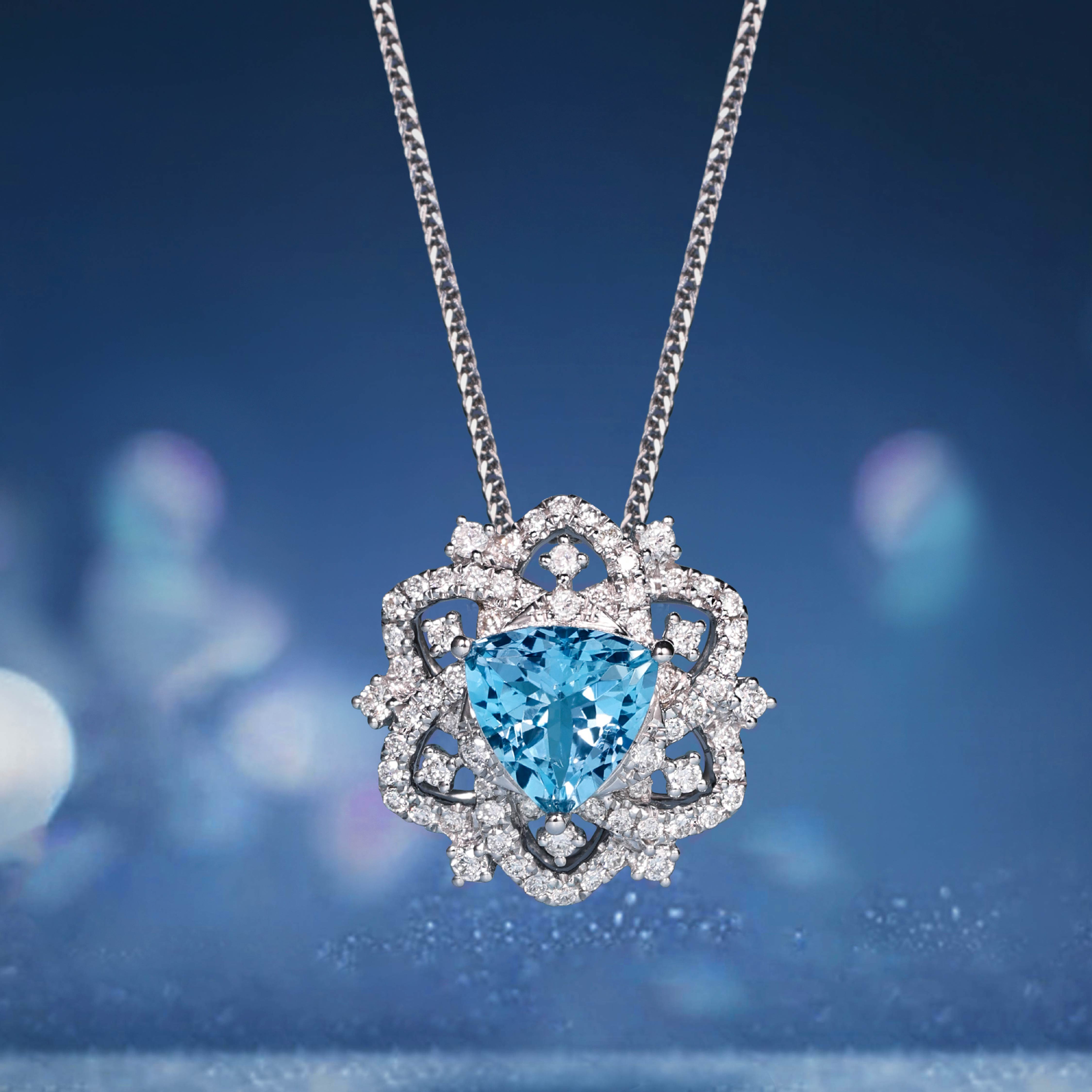 Snowy Serenity Collection Necklace Aquamarine 18K